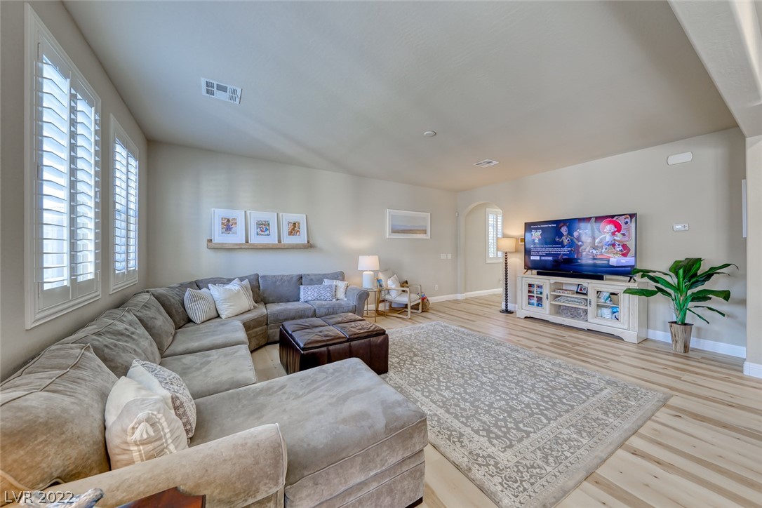 7040 Claythorn Road Las Vegas, NV 89148 - Photo 7 of 40 Gallery Image 7