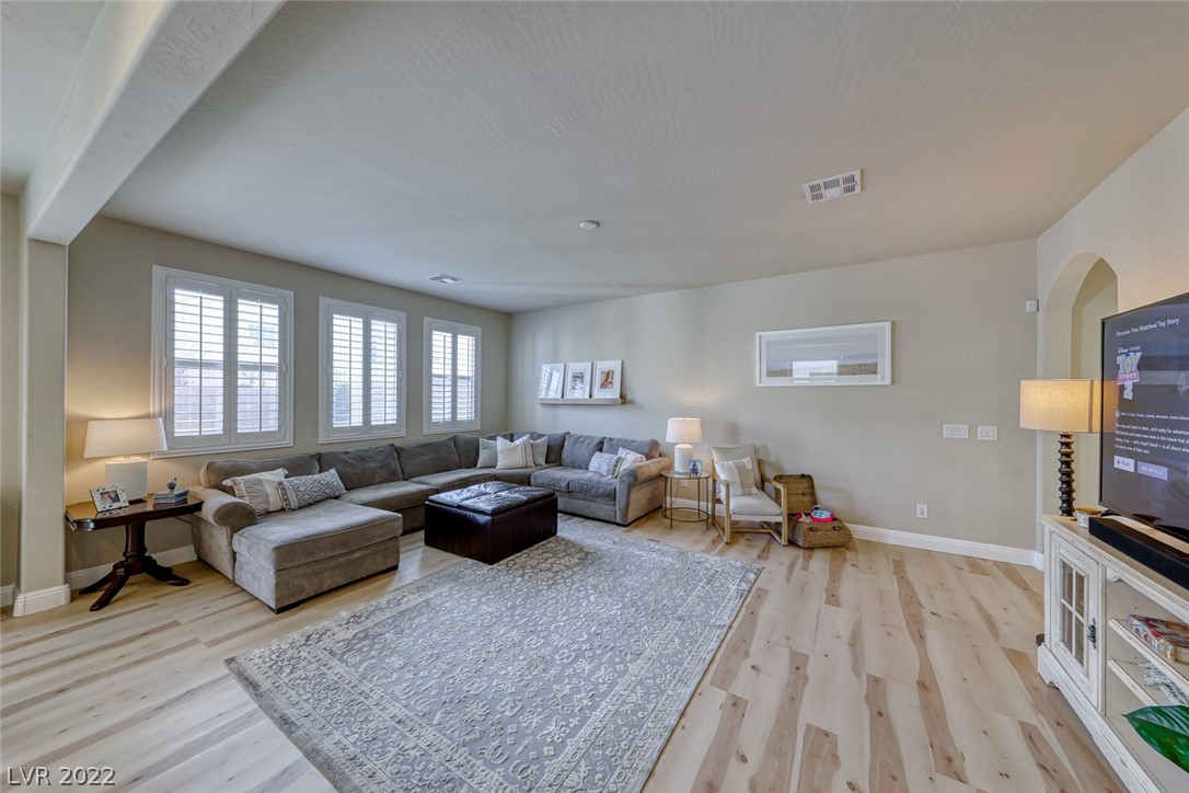 7040 Claythorn Road Las Vegas, NV 89148 - Photo 8 of 40 Gallery Image 8