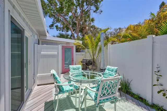 a view of an outdoor space