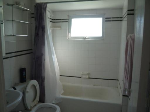 711 Long Road Glenview, IL 60025 - Photo 8 of 9 a bathroom with a bathtub