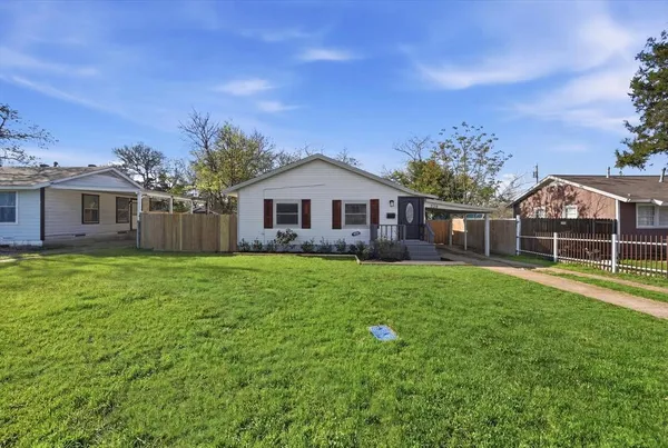 $259,000 | 330 West Vinyard Road, Duncanville, TX 75137