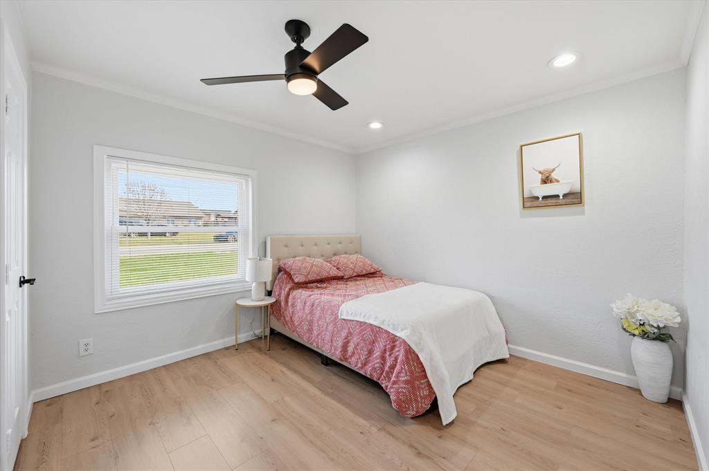 330 West Vinyard Road Duncanville, TX 75137 - Photo 15 of 20 a bedroom with a bed and a window