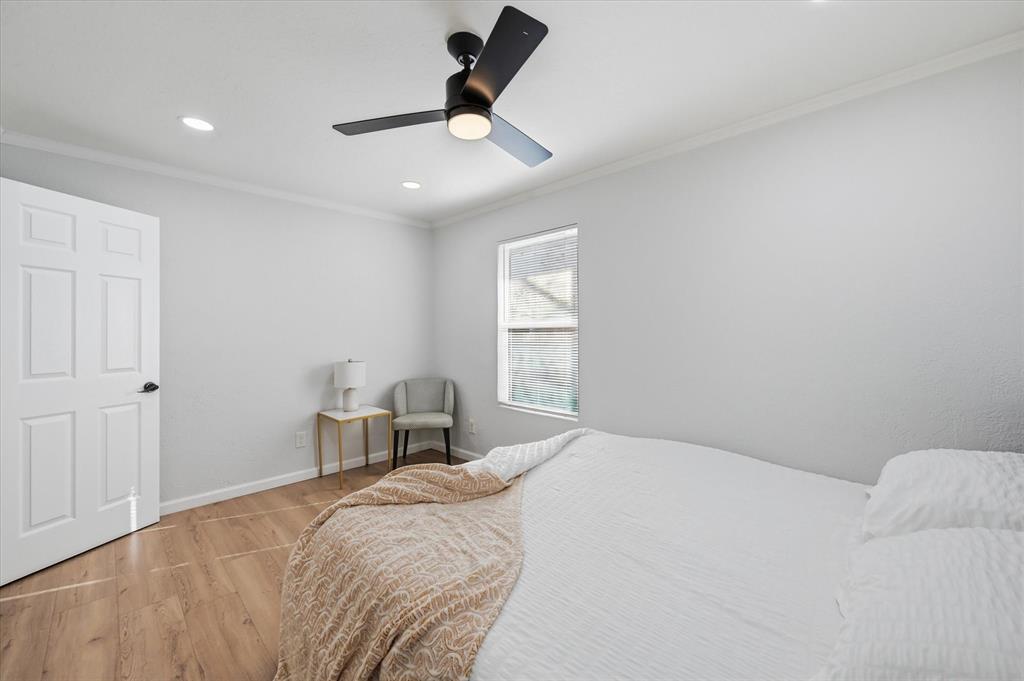 330 West Vinyard Road Duncanville, TX 75137 - Photo 10 of 20 a bedroom with a large bed and a window