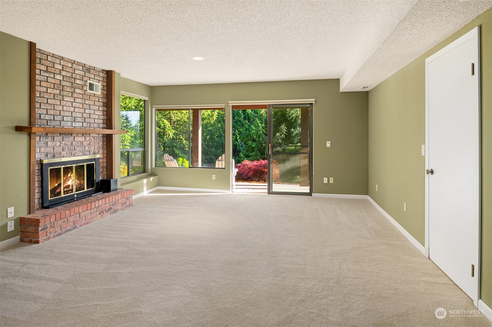 17524 Southeast 102nd Street Renton, WA 98059 - Photo 23 of 38 a sitting area with a bed and fireplace
