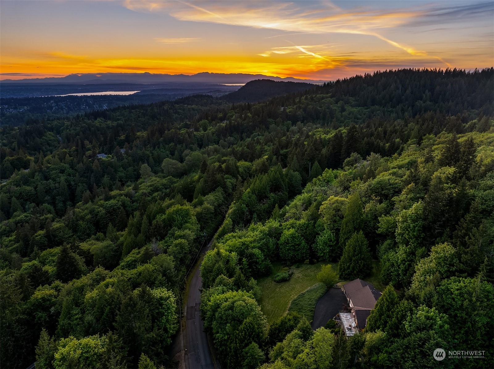 17524 Southeast 102nd Street Renton, WA 98059 - Photo 36 of 38 a view of a city with sunset and mountain view