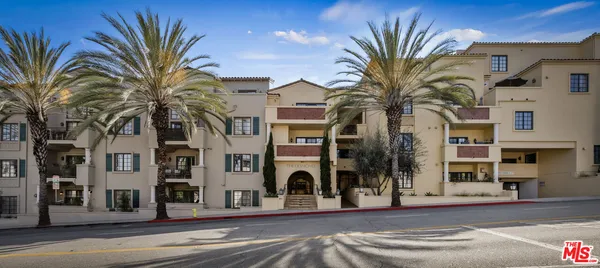 $3,695 | 851 North San Vicente Boulevard, Unit 102, West Hollywood, CA 90069