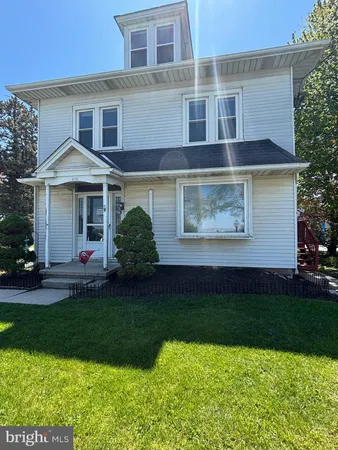 $1,350 | 976 West Main Street, Unit 2, New Holland, PA 17557