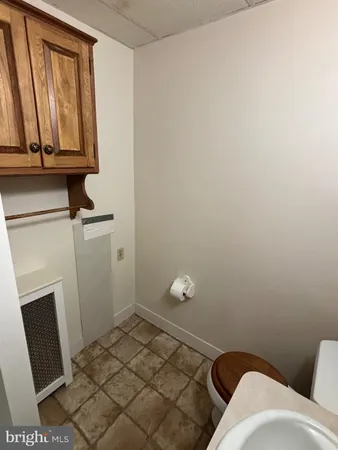 $1,350 | 976 West Main Street, Unit 2, New Holland, PA 17557