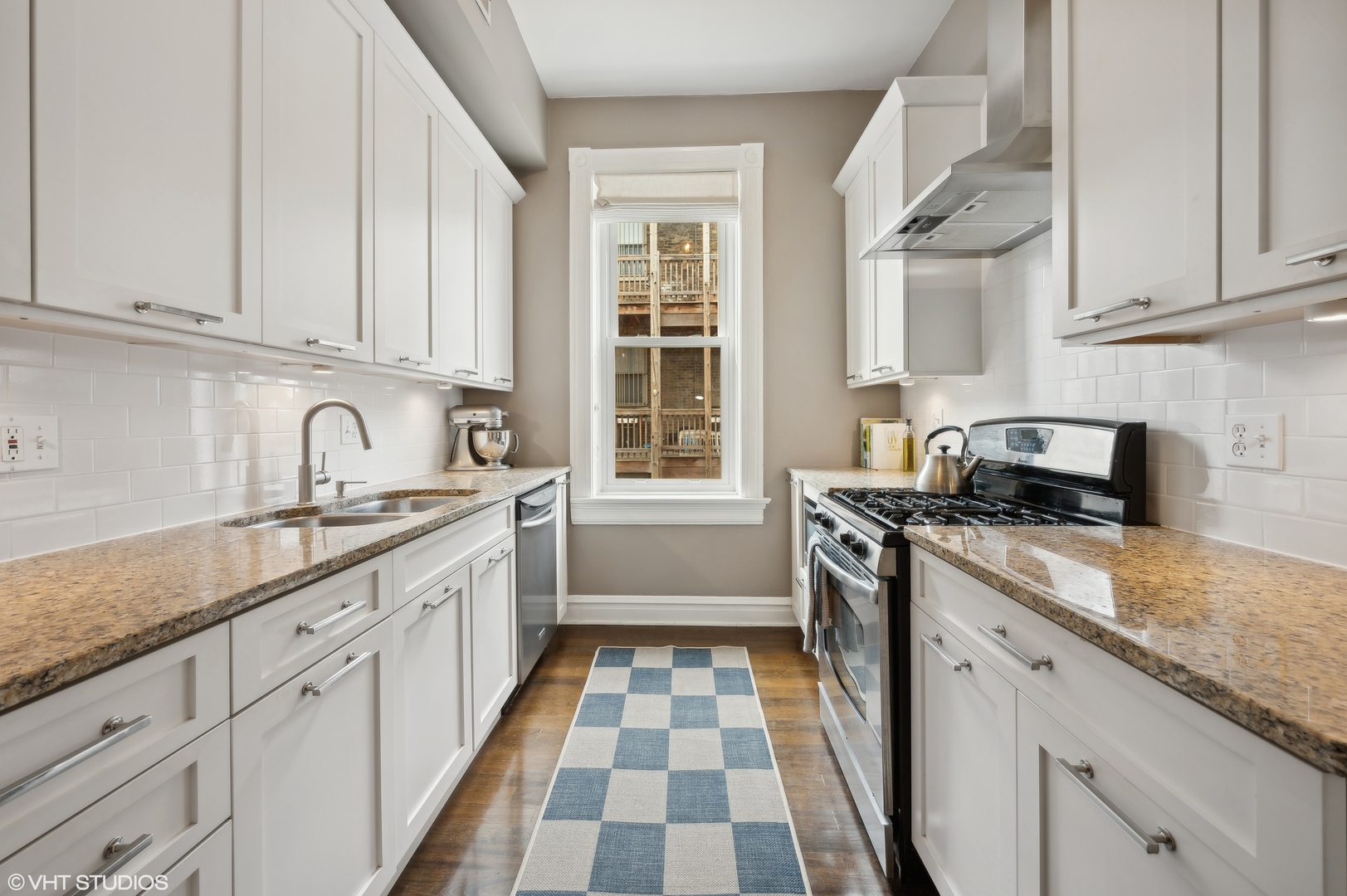 2011 North Racine Avenue, Unit 3 Chicago, IL 60614 - Photo 8 of 19 Gallery Image 8