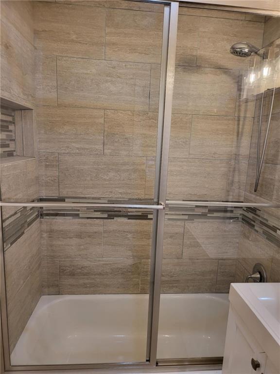887 Bridgewater Street Southwest, Unit A Atlanta, GA 30310 - Photo 15 of 21 a bathroom with a bathtub