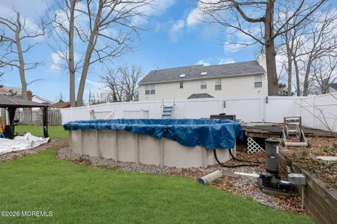 a view of a house with backyard and sitting area
