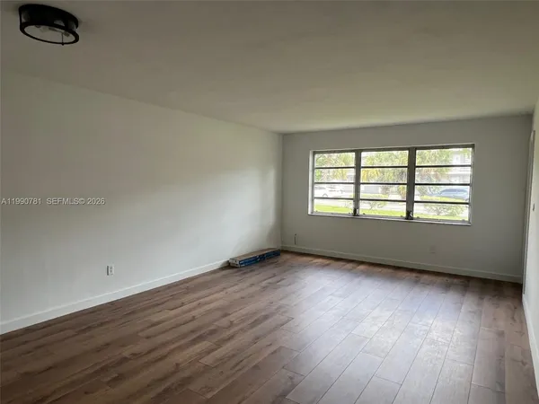 $1,500 | 1540 Northeast 191st Street, Unit 122, Miami, FL 33179