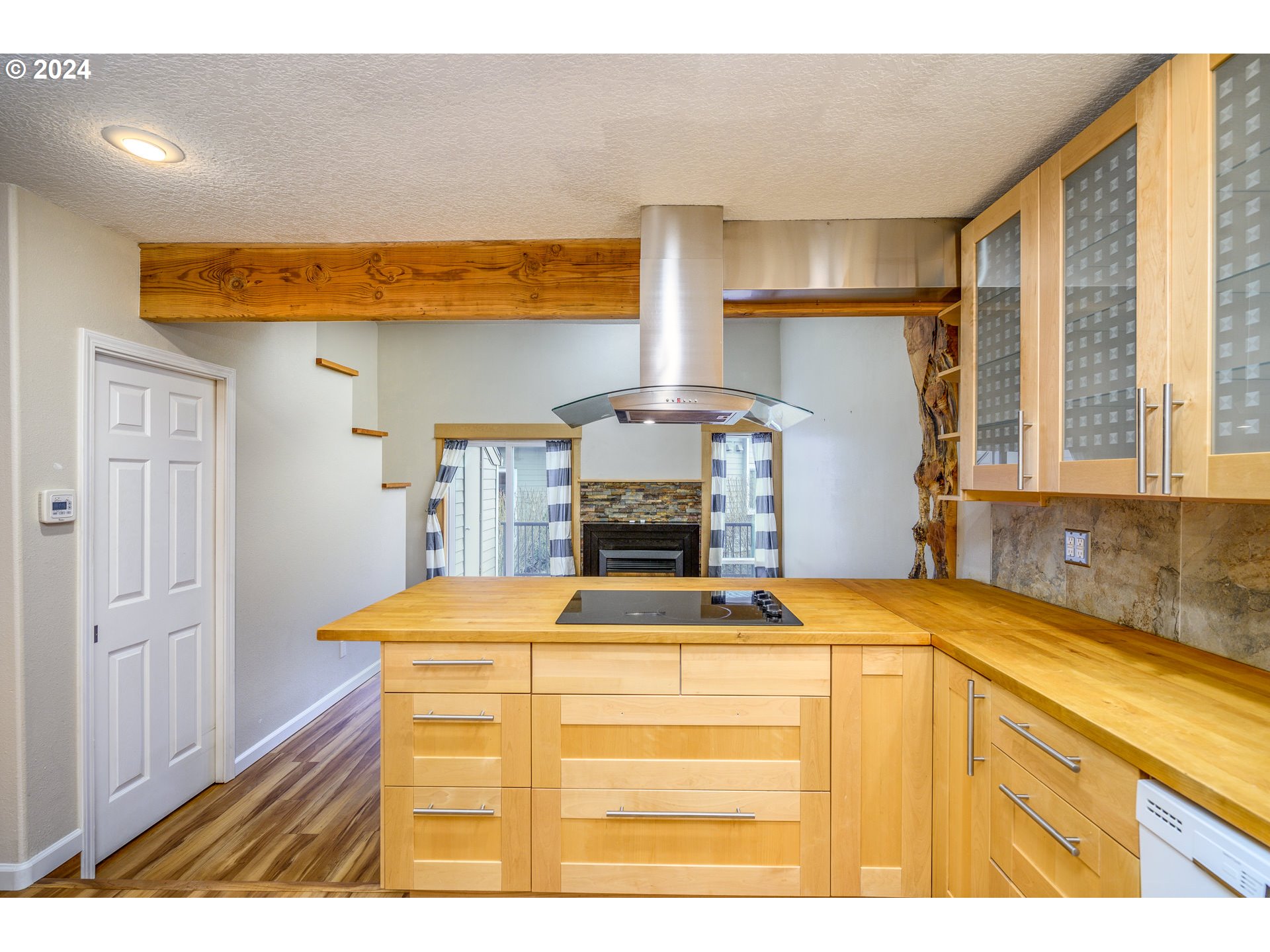 4664 Southwest Comus Place, Unit 2H Portland, OR 97219 - Photo 11 of 30 Gallery Image 11
