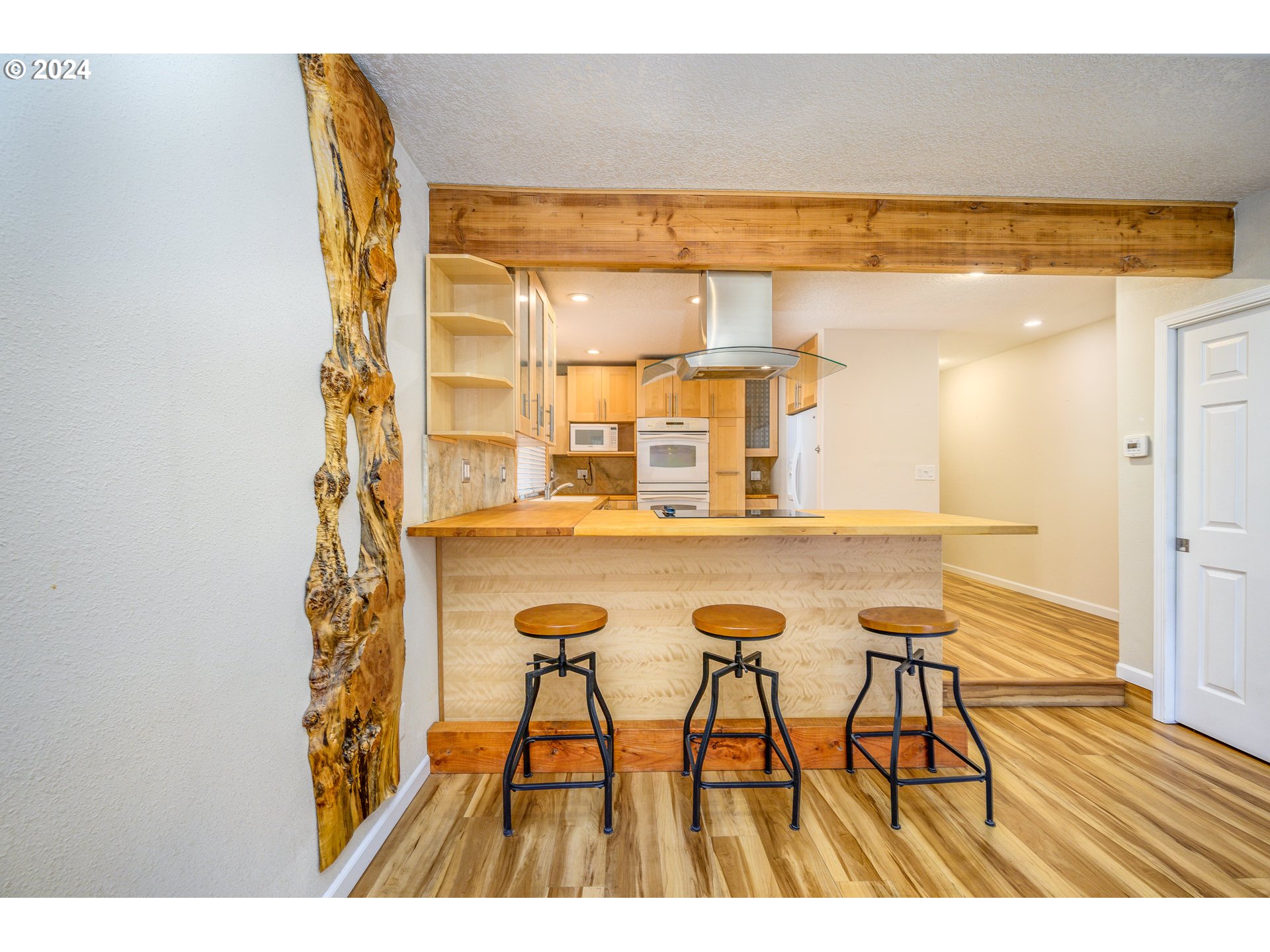 4664 Southwest Comus Place, Unit 2H Portland, OR 97219 - Photo 12 of 30 Gallery Image 12