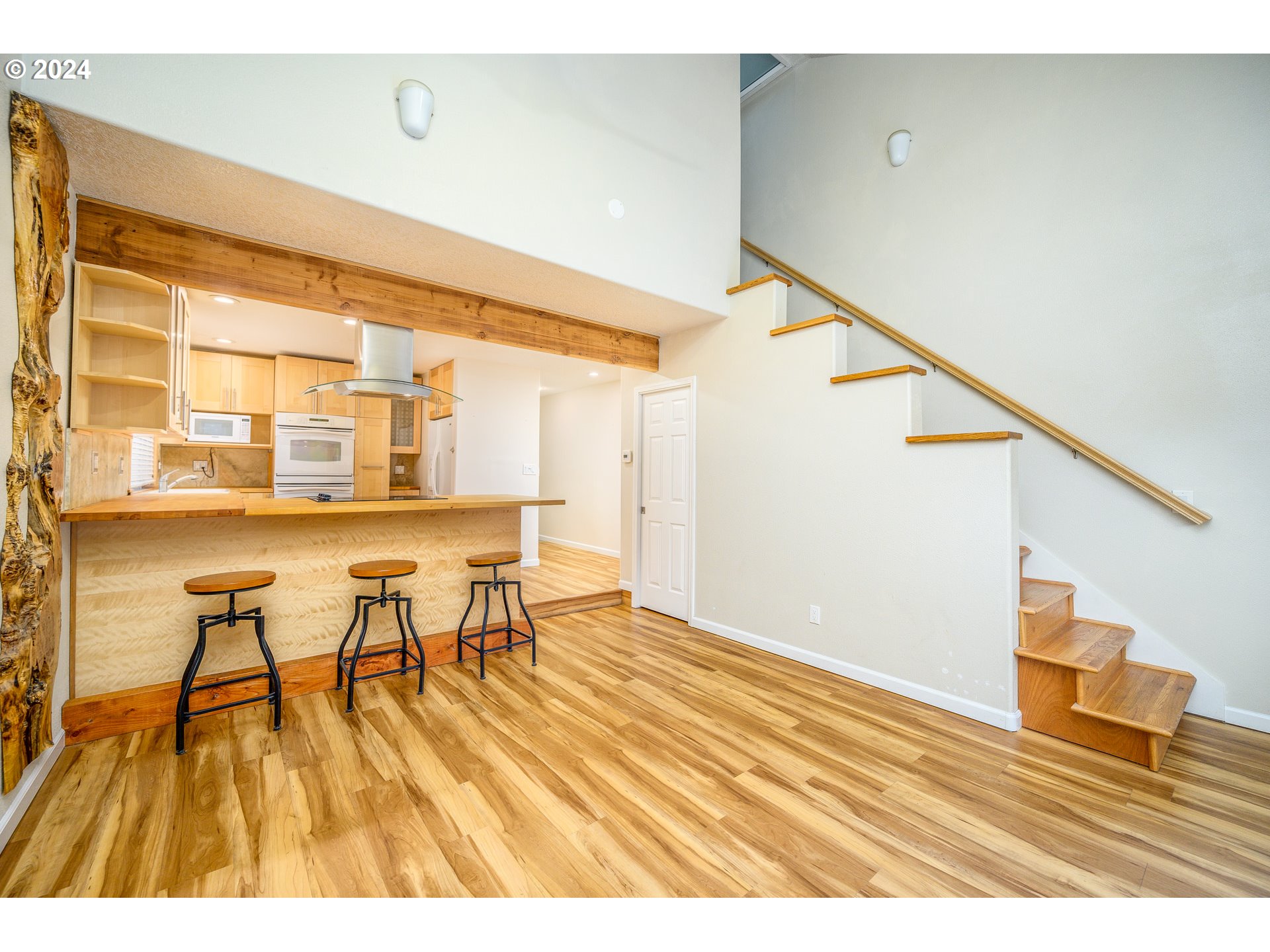 4664 Southwest Comus Place, Unit 2H Portland, OR 97219 - Photo 13 of 30 Gallery Image 13