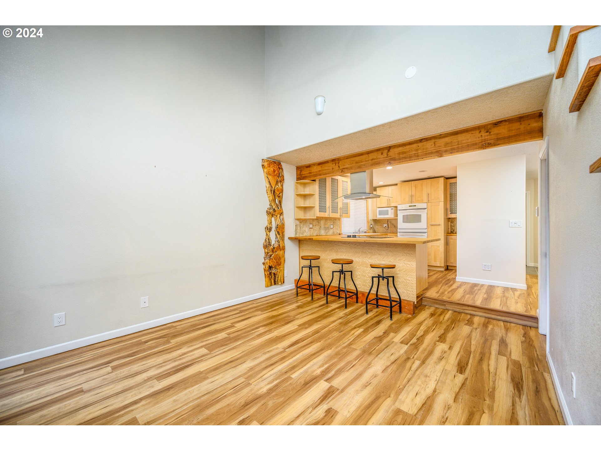 4664 Southwest Comus Place, Unit 2H Portland, OR 97219 - Photo 14 of 30 Gallery Image 14