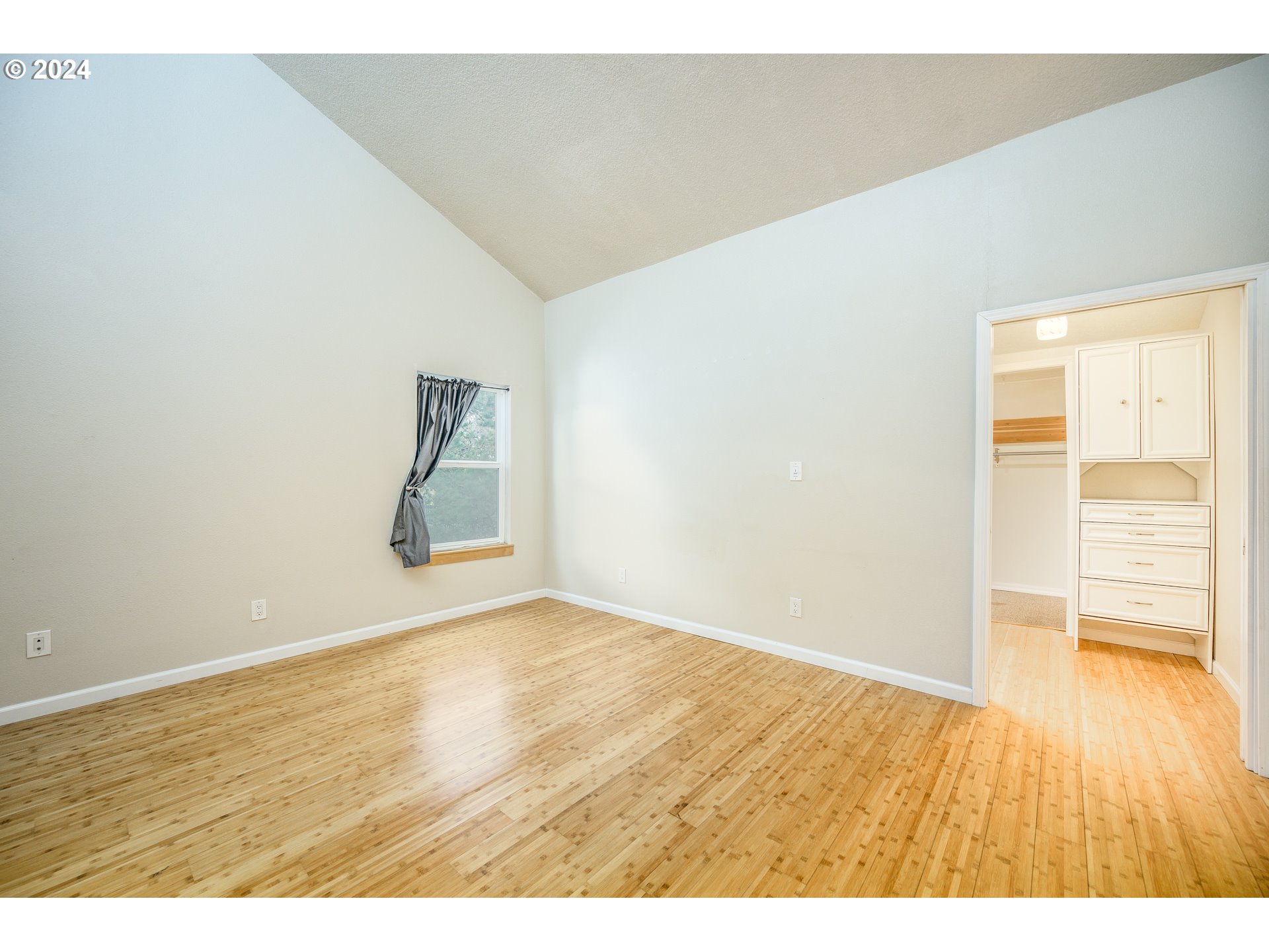 4664 Southwest Comus Place, Unit 2H Portland, OR 97219 - Photo 18 of 30 Bedroom, Primary