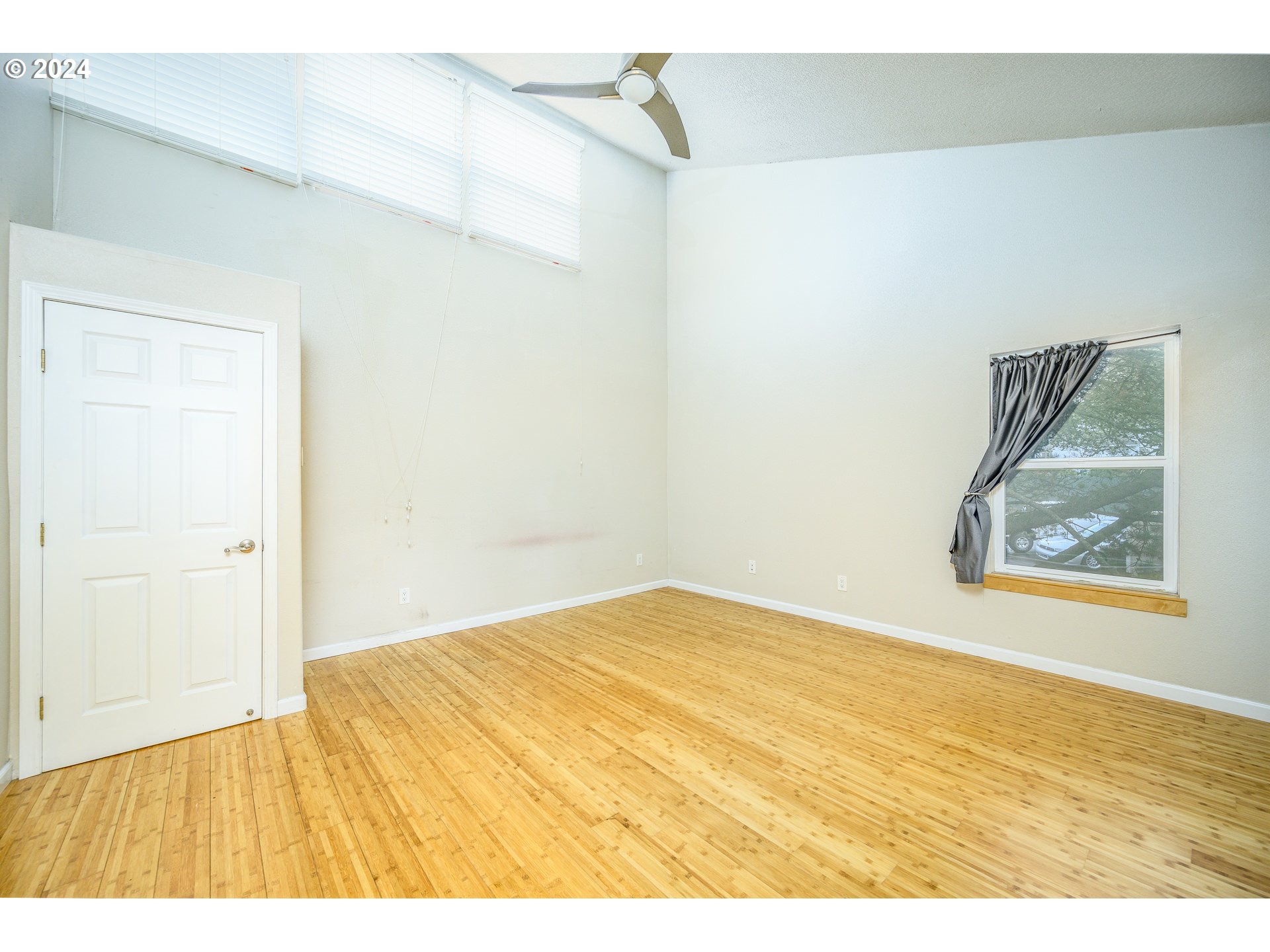 4664 Southwest Comus Place, Unit 2H Portland, OR 97219 - Photo 19 of 30 Gallery Image 19