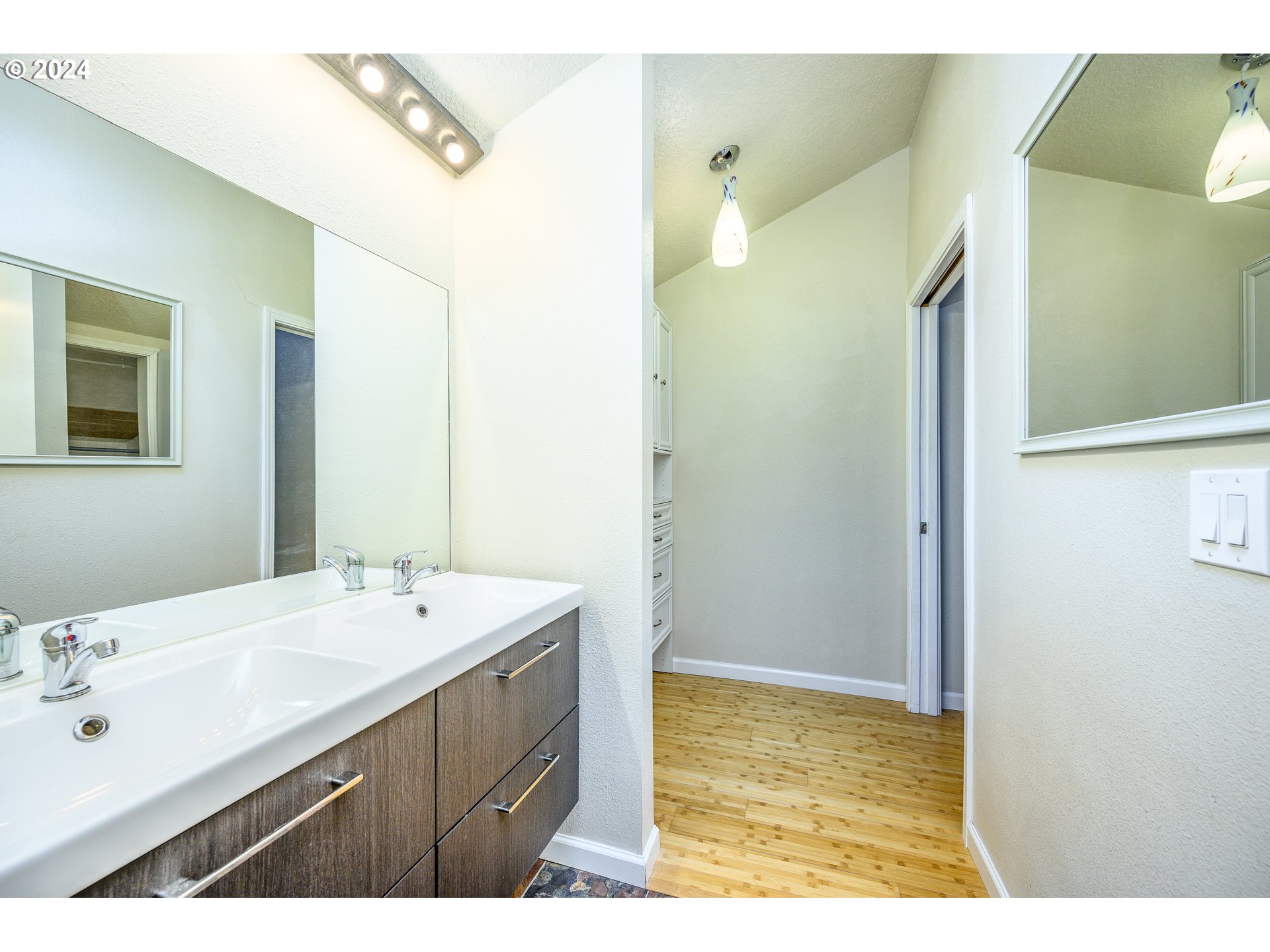 4664 Southwest Comus Place, Unit 2H Portland, OR 97219 - Photo 20 of 30 Attached Bathroom #1