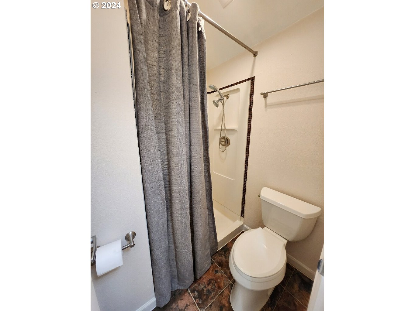 4664 Southwest Comus Place, Unit 2H Portland, OR 97219 - Photo 21 of 30 Attached Bathroom #1