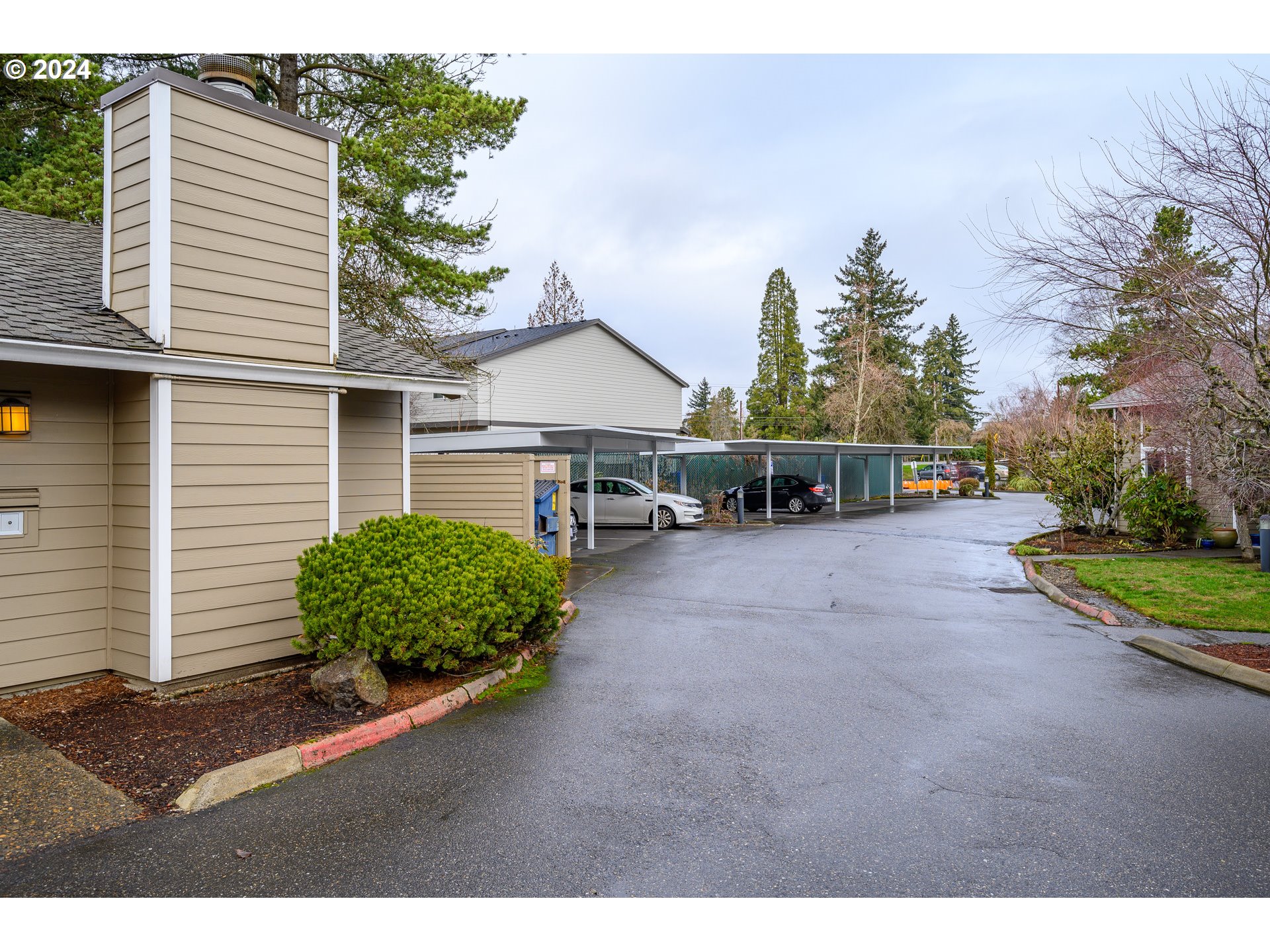 4664 Southwest Comus Place, Unit 2H Portland, OR 97219 - Photo 24 of 30 Gallery Image 24