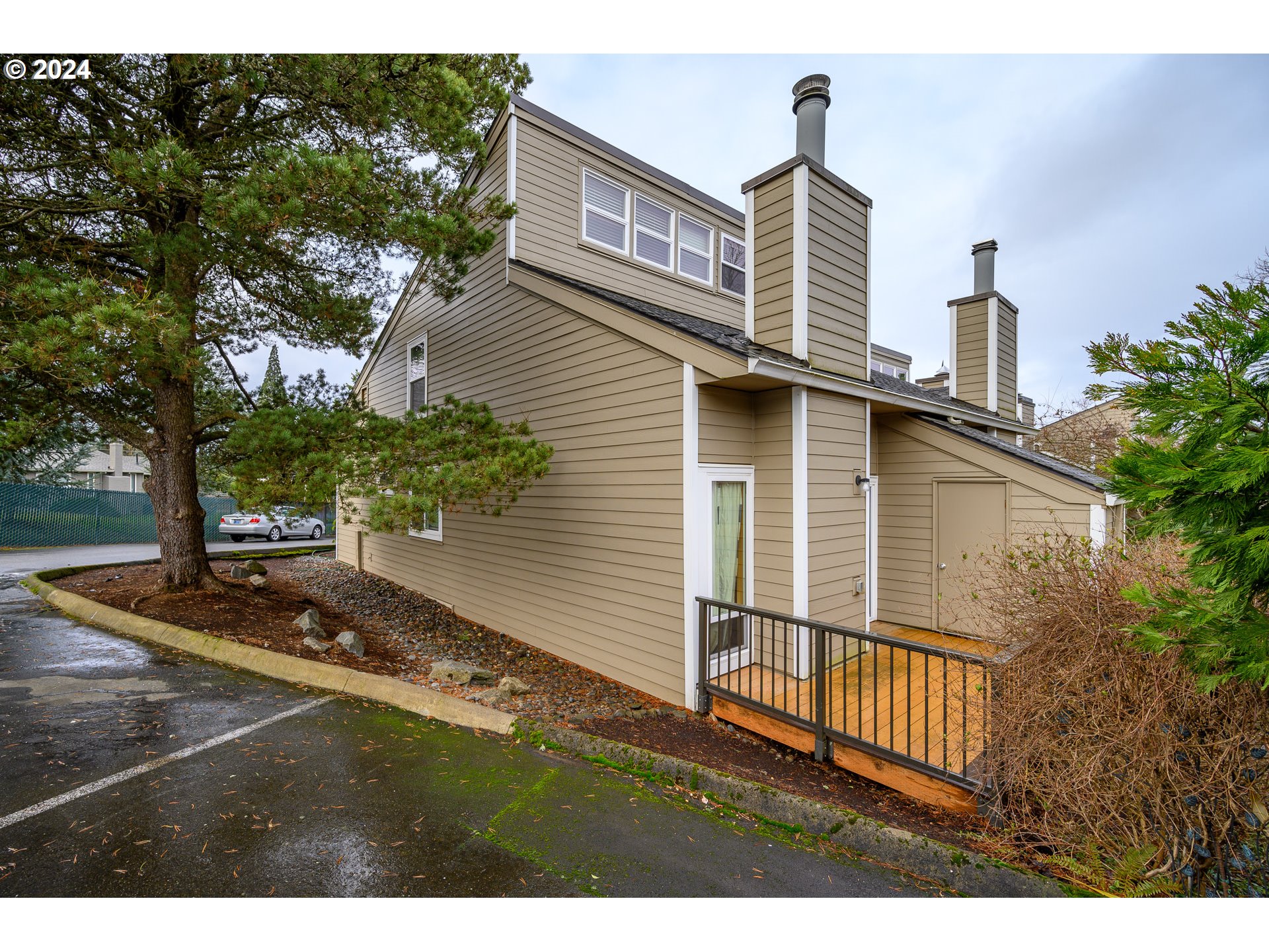 4664 Southwest Comus Place, Unit 2H Portland, OR 97219 - Photo 25 of 30 Gallery Image 25
