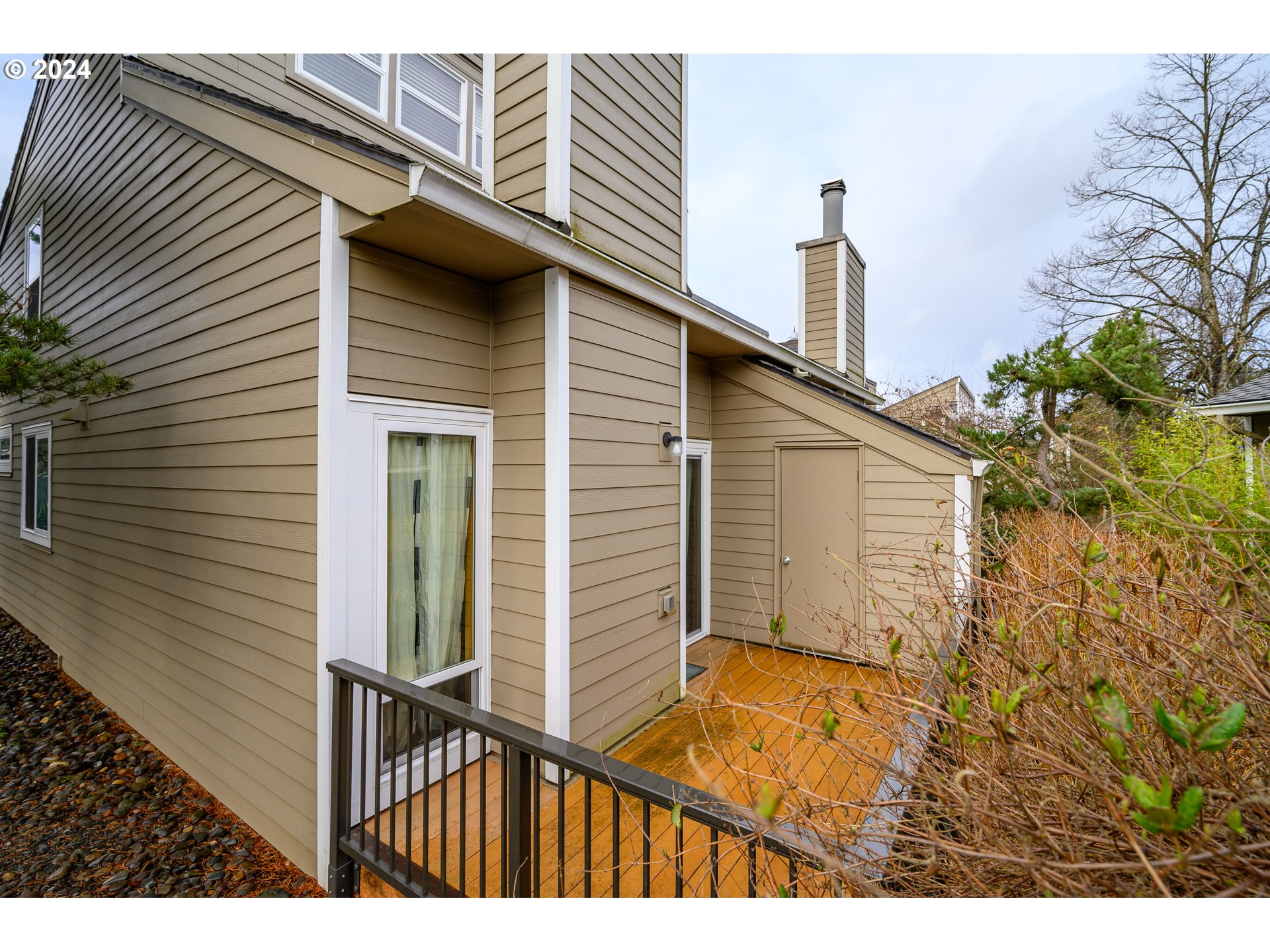 4664 Southwest Comus Place, Unit 2H Portland, OR 97219 - Photo 29 of 30 Deck