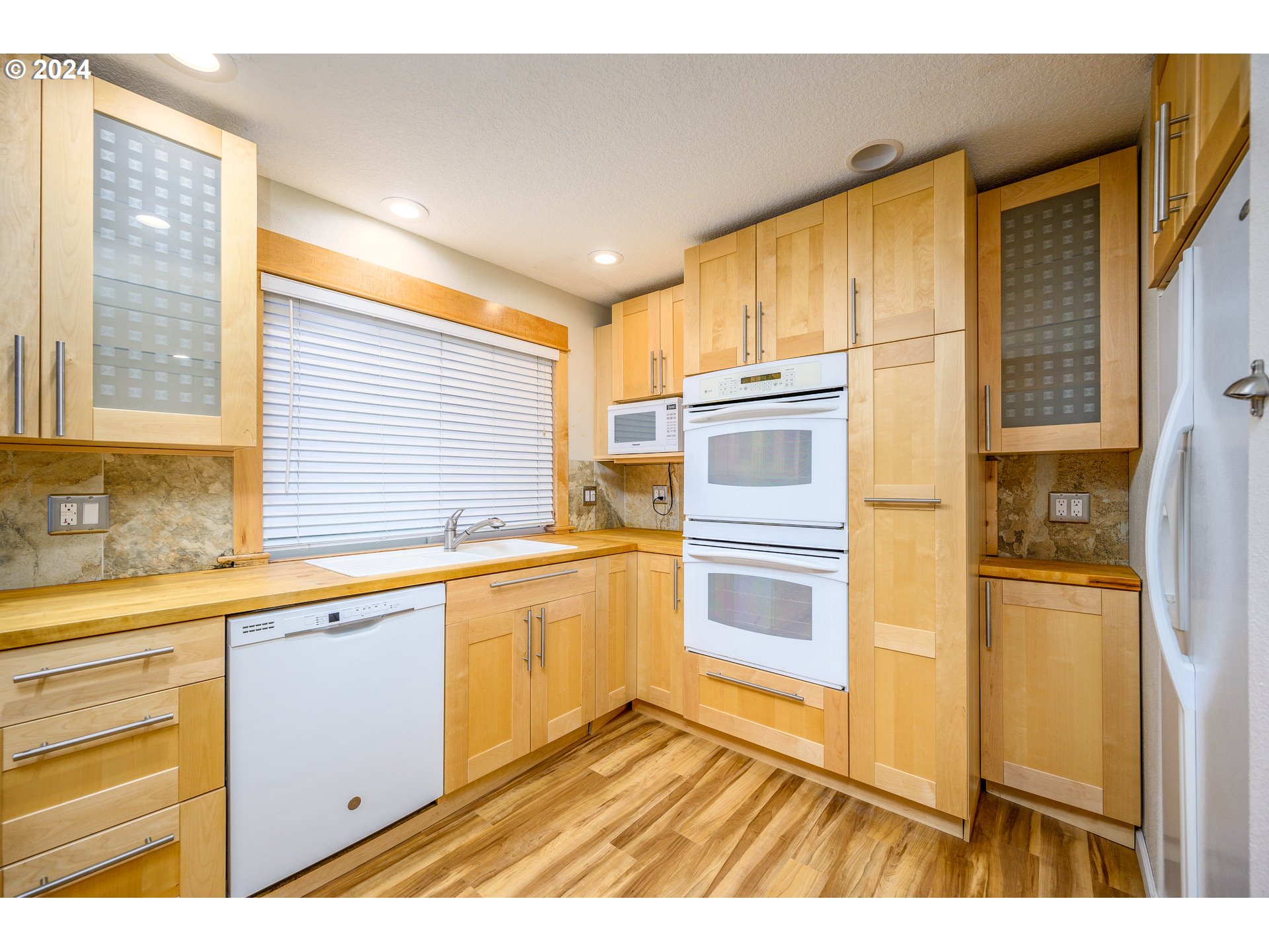 4664 Southwest Comus Place, Unit 2H Portland, OR 97219 - Photo 10 of 30 Gallery Image 10