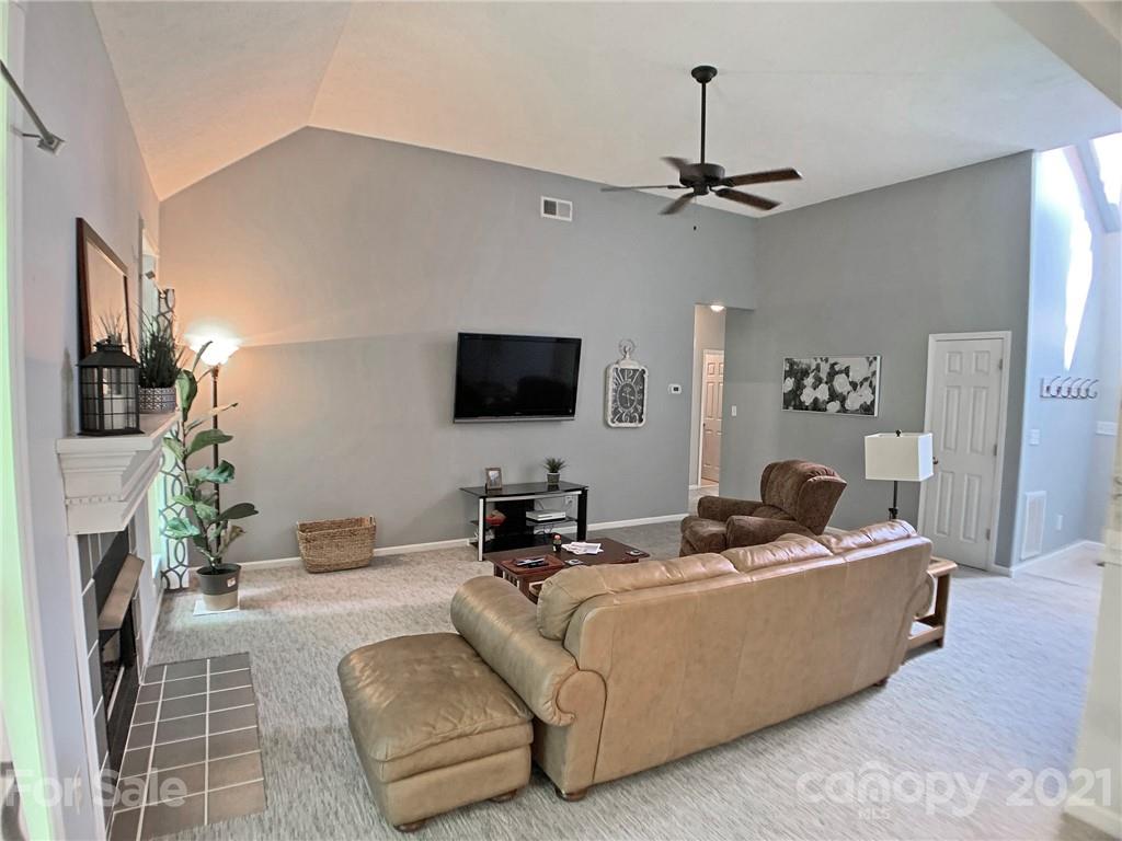 7320 Rothmore Street Charlotte, NC 28215 - Photo 3 of 32 Gallery Image 3