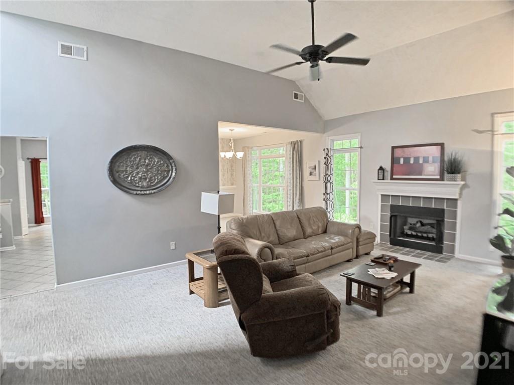 7320 Rothmore Street Charlotte, NC 28215 - Photo 4 of 32 Gallery Image 4