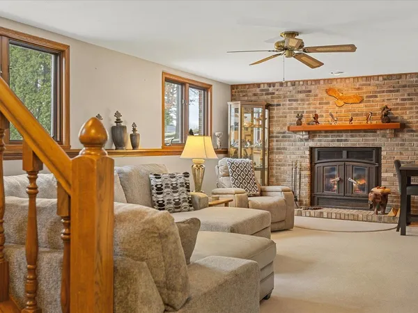 $379,900 | 548 Baintree Road, Lake Summerset, IL 61019