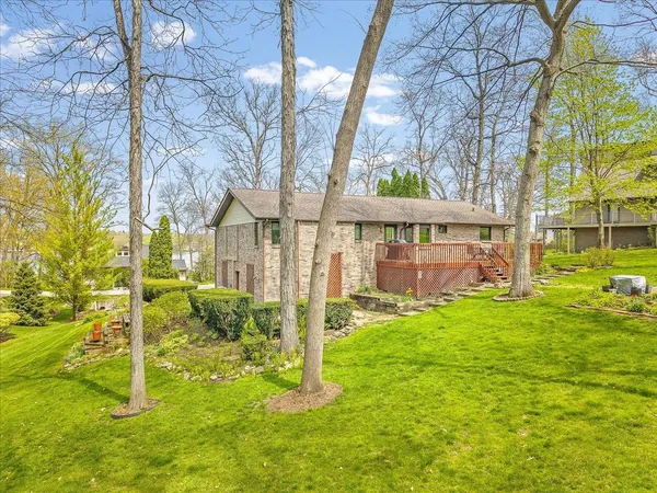 $379,900 | 548 Baintree Road, Lake Summerset, IL 61019