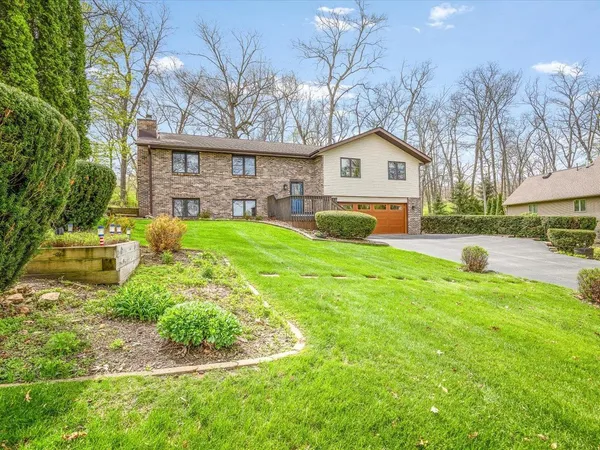 $379,900 | 548 Baintree Road, Lake Summerset, IL 61019