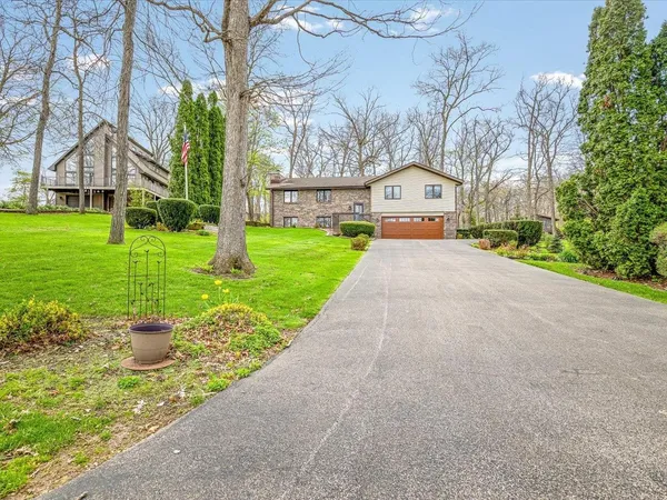 $379,900 | 548 Baintree Road, Lake Summerset, IL 61019
