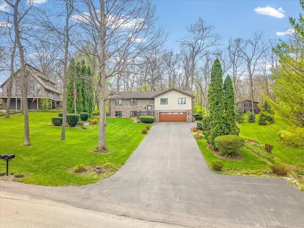 $379,900 | 548 Baintree Road, Lake Summerset, IL 61019
