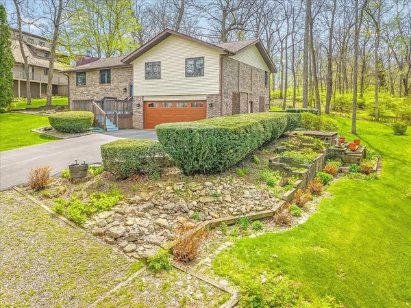 $379,900 | 548 Baintree Road, Lake Summerset, IL 61019
