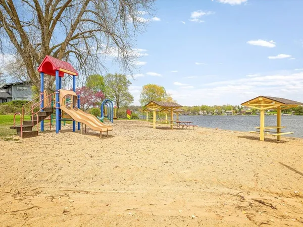 $379,900 | 548 Baintree Road, Lake Summerset, IL 61019