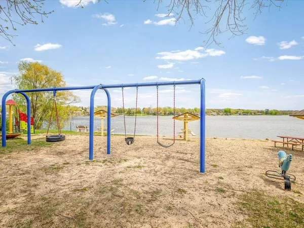 $379,900 | 548 Baintree Road, Lake Summerset, IL 61019