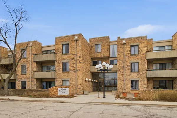 $214,000 | 1926 Prairie Square, Unit 313, Schaumburg, IL 60173