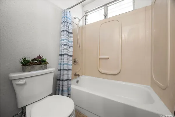 $915,000 | 94-111 Kaaholo Place, Waipahu, HI 96797