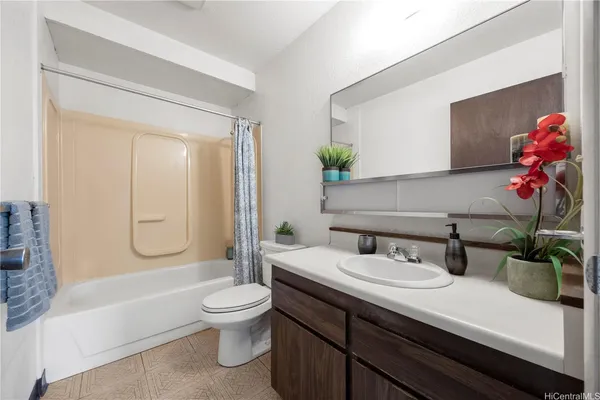 $915,000 | 94-111 Kaaholo Place, Waipahu, HI 96797