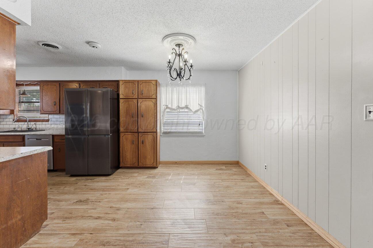 205 Houston Street Borger, TX 79007 - Photo 16 of 57 Kitchen - Dining