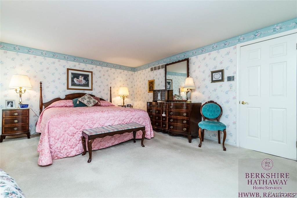 25233 Wykeshire Road Farmington Hills, MI 48336 - Photo 34 of 45