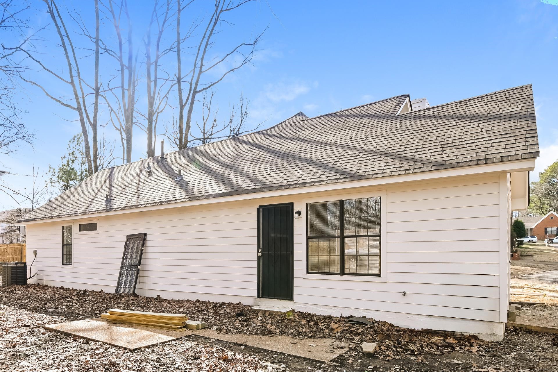 5833 South Newberry Lane Memphis, TN 38115 - Photo 15 of 16 a front view of a house
