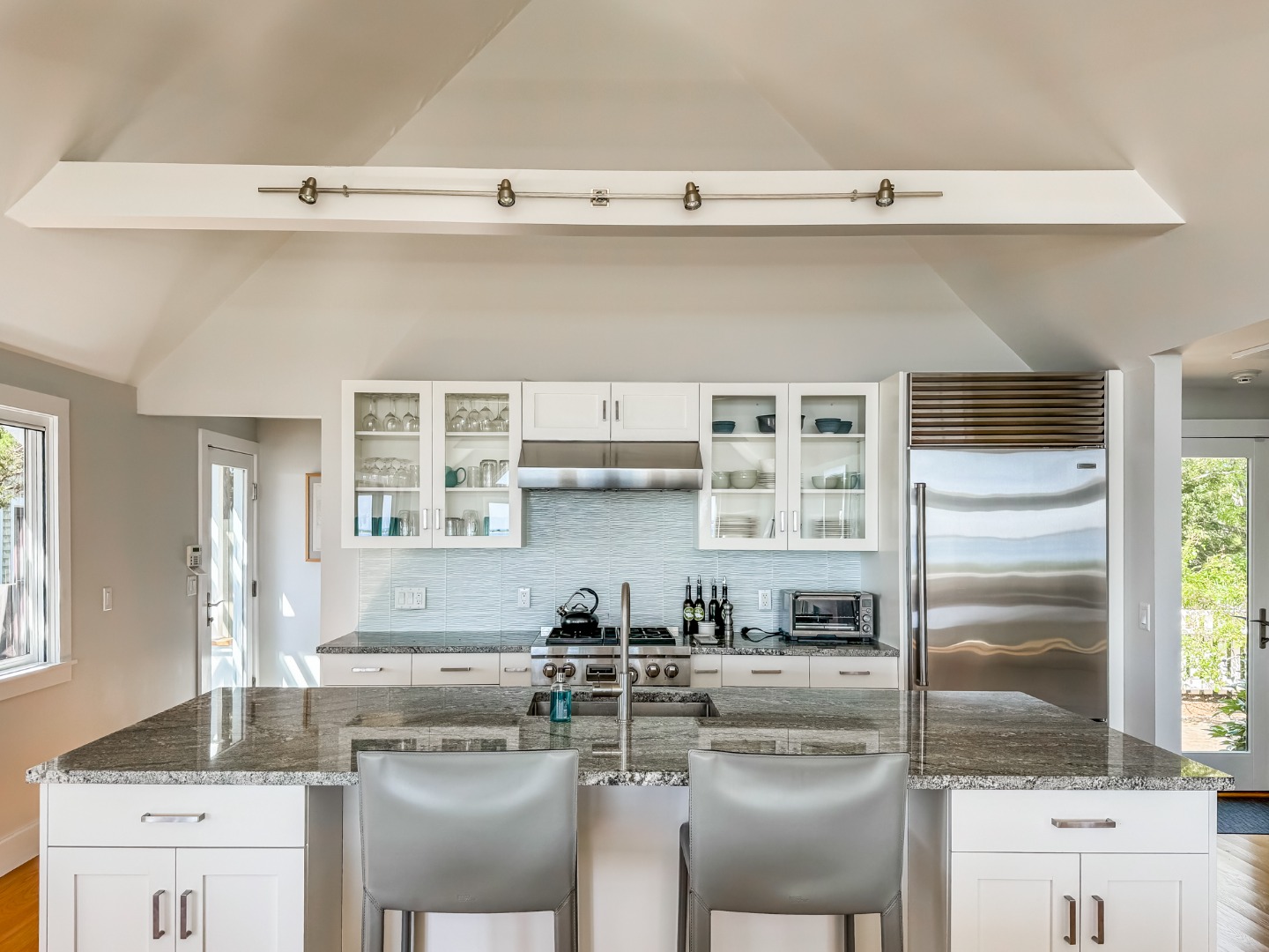 43 Sengekontacket Road Oak Bluffs, MA 02557 - Photo 16 of 31