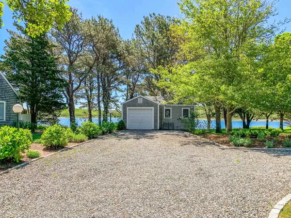 $5,995,000 | 43 Sengekontacket Road, Oak Bluffs, MA 02557
