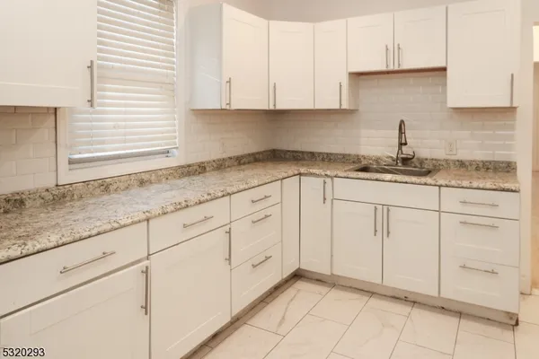 $2,800 | 588 Argyle Avenue, Unit 3, Orange, NJ 07050