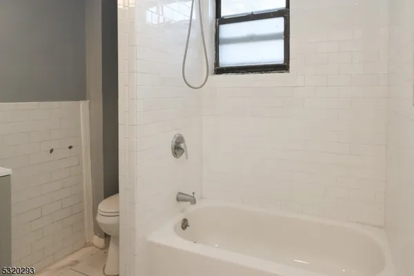 $2,800 | 588 Argyle Avenue, Unit 3, Orange, NJ 07050