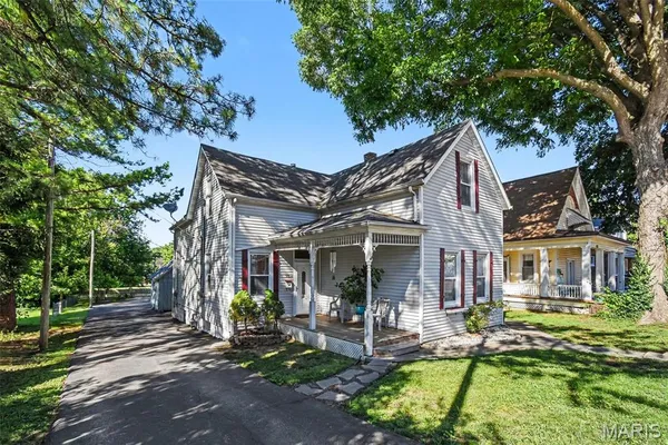 $249,900 | 518 South Main Street, Columbia, IL 62236
