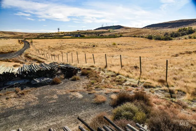 $1 | 73809 Rattlesnake Road, Arlington, OR 97812